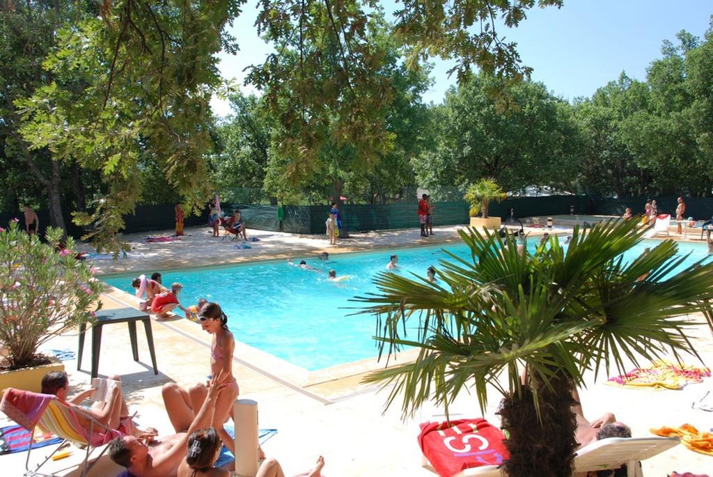 Domaine Les Chênes Blancs Hotel Saint-Saturnin-d'Apt Exterior foto