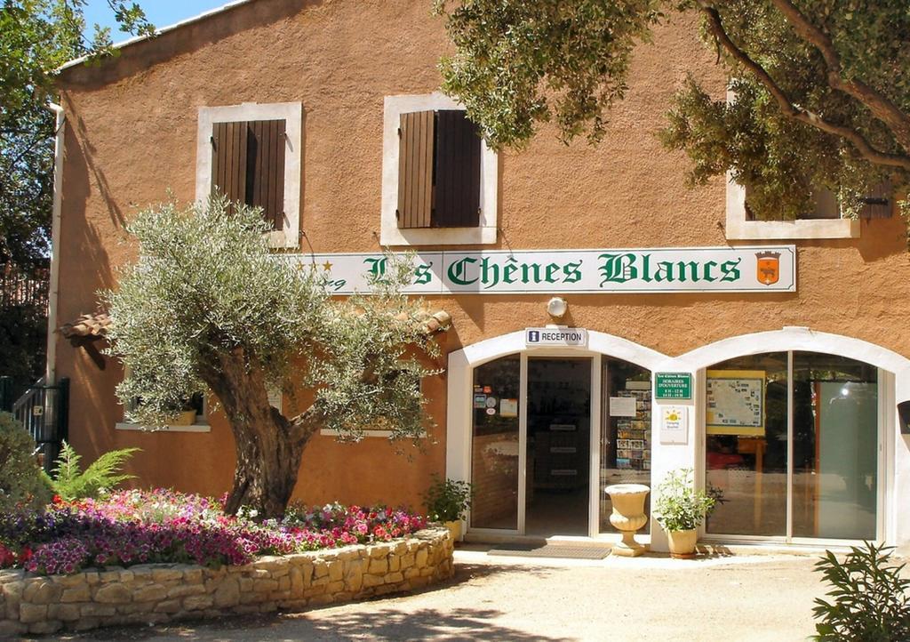 Domaine Les Chênes Blancs Hotel Saint-Saturnin-d'Apt Exterior foto